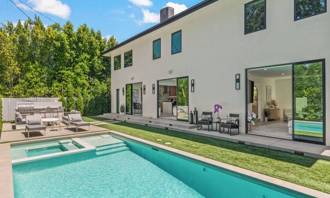 Encino House | Casa Leona - Modern Masterpiece Behind Private Gates w/Pool & Chef's Kitchen