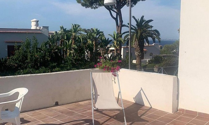 Lacco Ameno House | Casa Licinia: A graceful independent house situated in a quiet location, a few minutes from the town center.