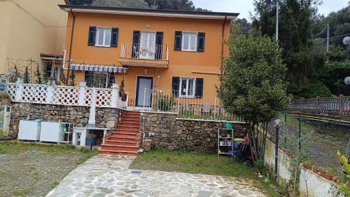 Pugliola Villa | Casa ligure indipendente elegante e confortevole 3 camere letto parcheggio zona Lerici Guercio