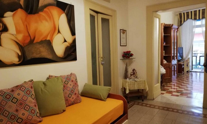 Quartieri Spagnoli Apartment | Casa Lillina Toledo near Piazza del Plebiscito and the most beautiful seafront