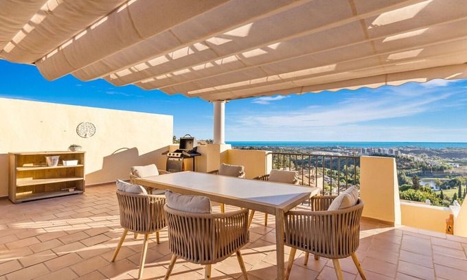 Benahavis Apartment | Casa Los Arqueros - 2bd duplex with amazing views!