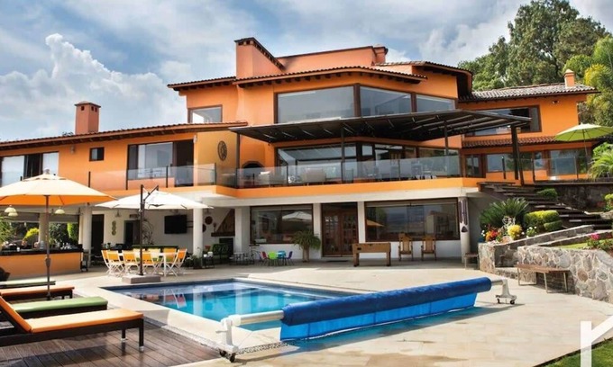 Valle de Bravo House | Casa Los Pinos: With lake view in Avándaro