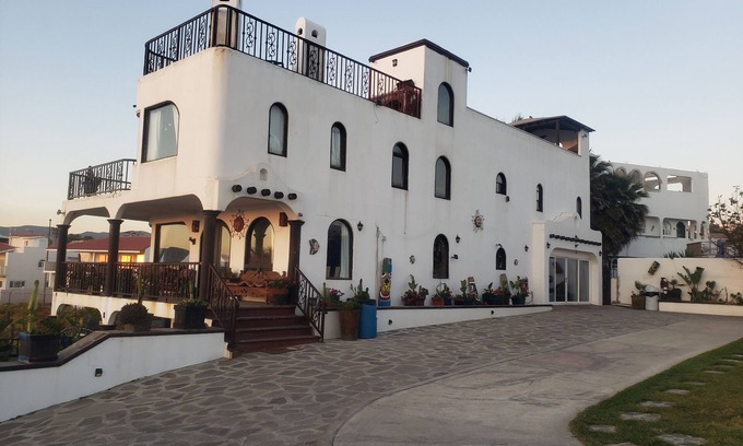 Playas de Rosarito Villa | Casa Luna - Large Oceanfront Villa - sleeps 20+ pool, jacuzzi, beachfront & bbq