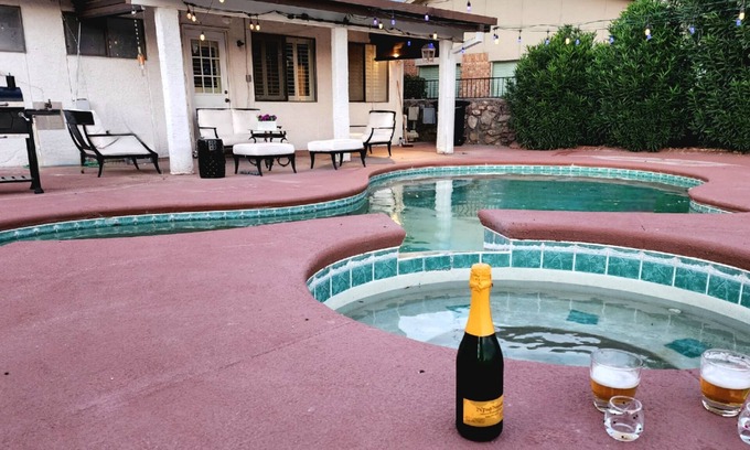El Paso House | Casa Magnifica marvelous sunset heated pool/jacuzzi