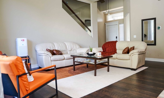 Central Oklahoma City House | Casa Mahogany - East Bricktown's Contemporary Gem. HOT TUB!