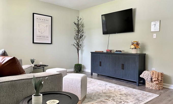 Havelock House | Casa McCotter, newly renovated home near MCAS and close to the beautiful beaches