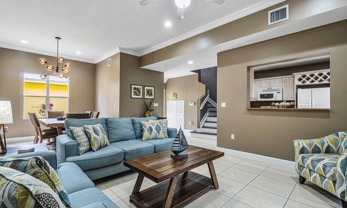 Parrot Cove House | Casa Mia is a Townhouse located minutes from Lake Worth beach and downtown.