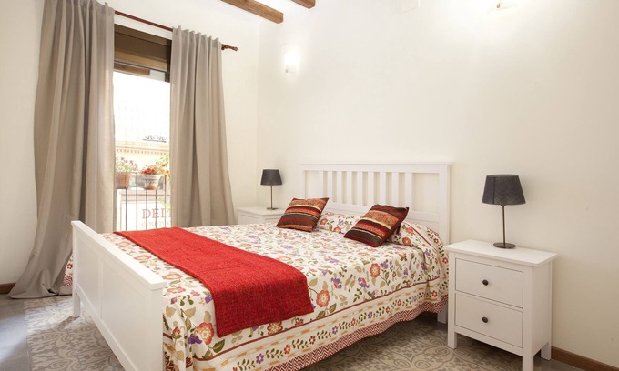 la Vila de Gracia Apartment | Casa Milá - large apt in Gracia district - FREE WIFI