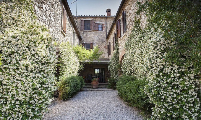 Asciano House | Casa Monia C: A characteristic apartment surrounded by the greenery.