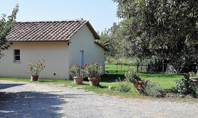 Asciano House | Casa Monia F: A welcoming cottage surrounded by the greenery, with Free WI-FI.