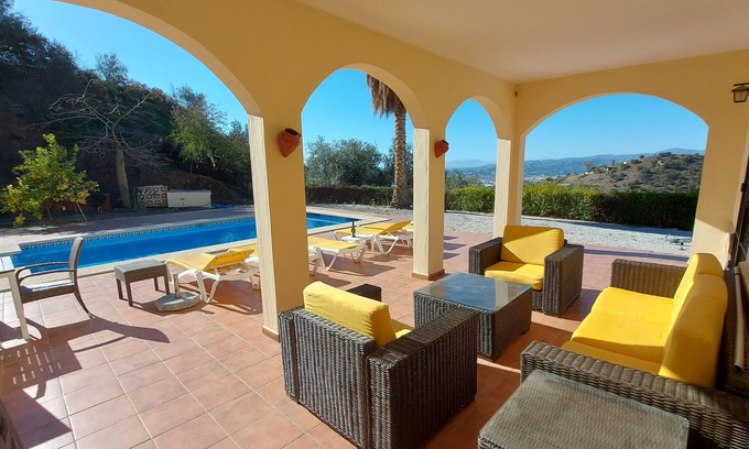 Rio Velez Villa | Casa Monte Roefie Spacious villa with private pool and sea and mountain views