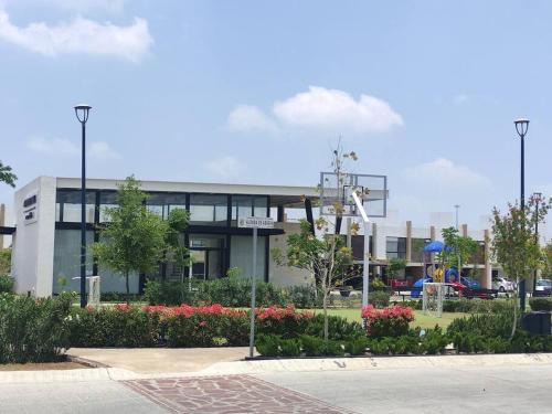 Leon Villa | Casa nueva en Residencial Aldaba con 3 recámaras (Factura)