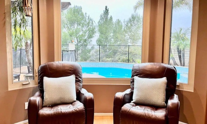 Camarillo House | Casa Oasis, Beautiful Pool, 4 Bedroom 3.5 bathroom, Wifi!