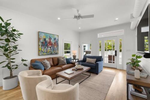 Historic Ybor House | Casa Padrón - Gorgeous Home, Steps to 7th Ave