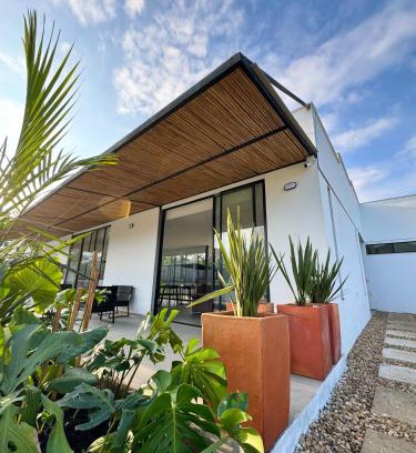 La Mesa House | CASA PALMANOVA CON PISCINA EN LA MESA