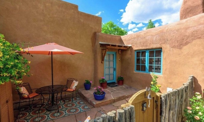 Taos Condo | Casa Paloma - Funky In-Town Casita