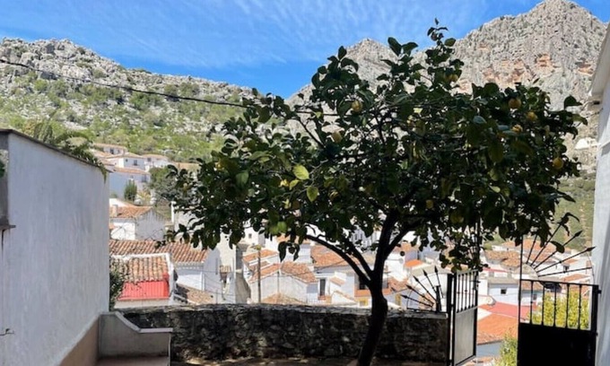 Montejaque House | Casa Paloma sleeps 3 near Mirador de Montejaque