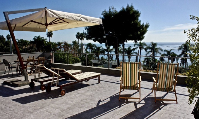 Aci Trezza House | casa paO aci castello, aci trezza, catania, etna, villa, sea front, terrace.