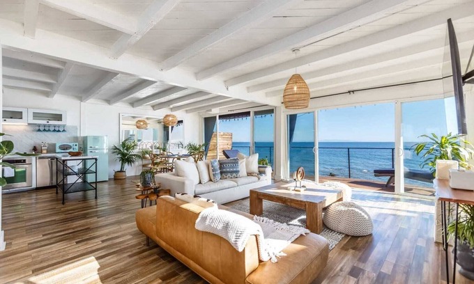 Malibu House | Casa Penelope by Oraklus