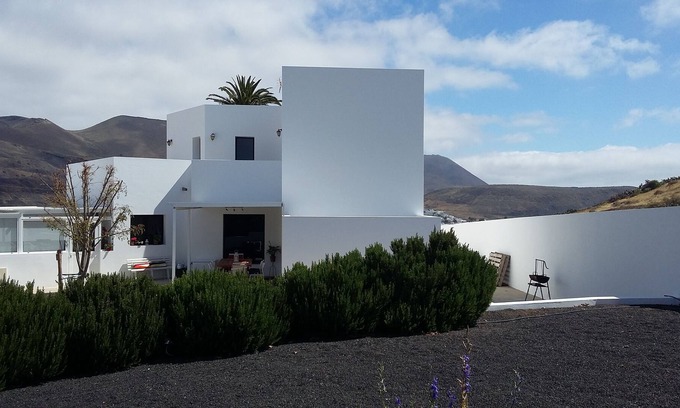 Haria House | CASA PEPA- COMPLETE VILLA IN THE VALLEY OF THE THOUSAND PALMERAS LANZAROTE