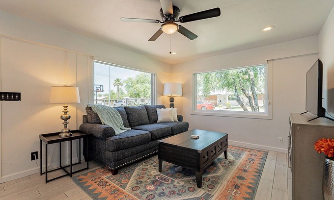Chandler House | Casa Puerta Azul - Best Location!