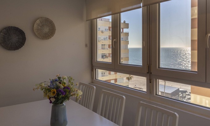 Cadiz Apartment | Casa ROS PLAYA (free parking) by Cadiz4Rentals
