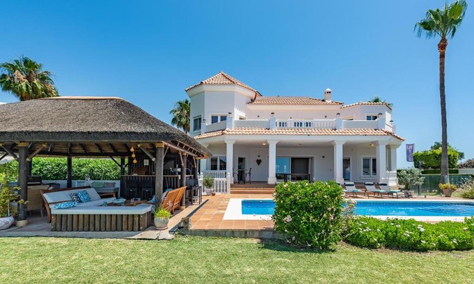 New Golden Mile Villa | Casa Rosas