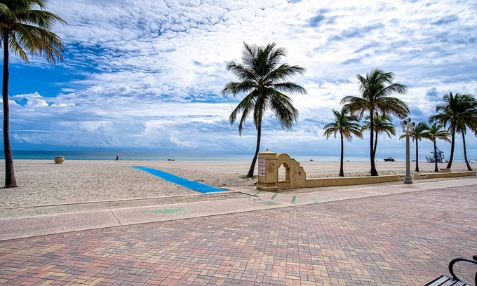 Hollywood South Central Beach Apartment | CASA ROSELLE 2 BEDROOMS