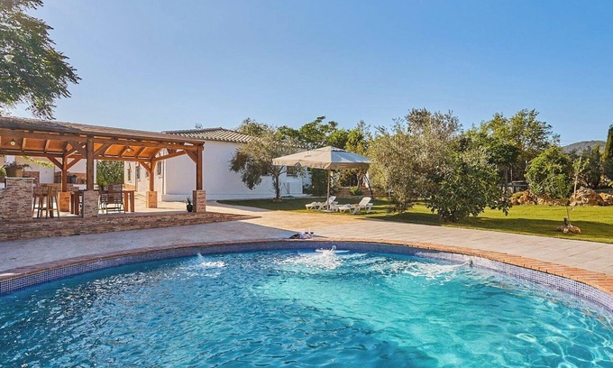 Prado del Rey Villa | Casa Rural Aguasal El Bosque by Ruralidays