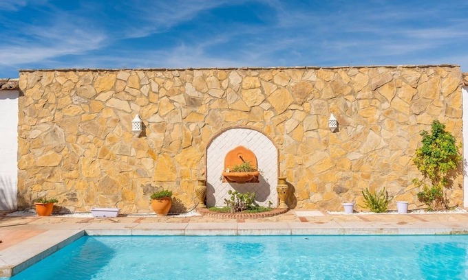 Fuente de Piedra Villa | Casa Rural Aire Fuente de Piedra by Ruralidays
