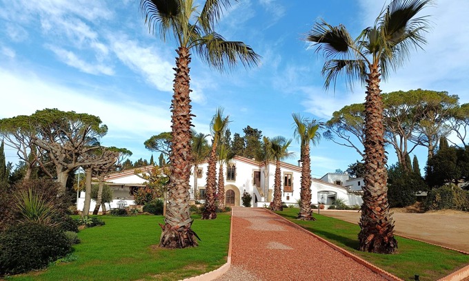 Tordera House | CASA RURAL DE LUJO PARA 12 PERSONAS MUY CERCA DE LA COSTA BRAVA