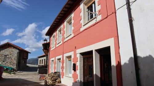 Santa Maria de Valdeon House | Casa Rural Cares