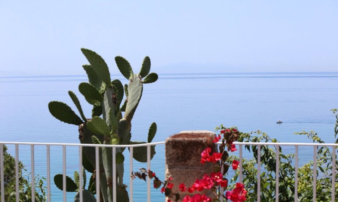Santa Maria House | Casa Serena, for 4/6 people, with sea view and access to the beach