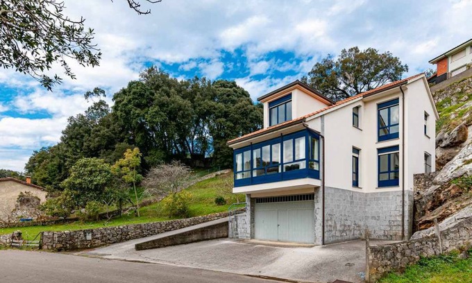 La Portilla House | Casa Sumidoriu- En el Precioso Pueblo Costero de Barro