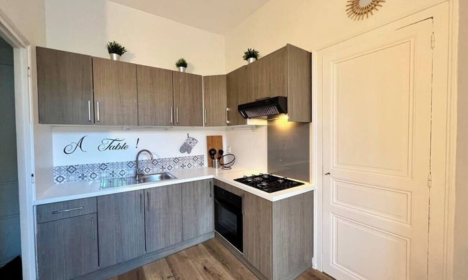 Brive-la-Gaillarde Apartment | Casa Teyssier #3 - T2 bis en Hyper Centre