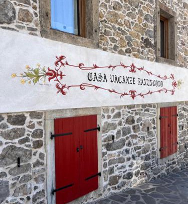 Sutrio Apartment | Casa Vacanze Ranuncolo 1