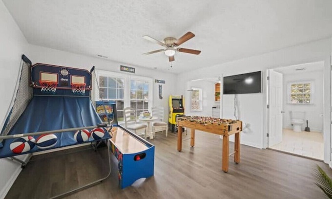 Fayetteville House | Casa Verde: Games + Peace + Joy + Fire Pitn
