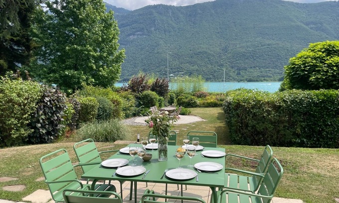 Doussard House | Casa Verso on Lake Annecy, with view