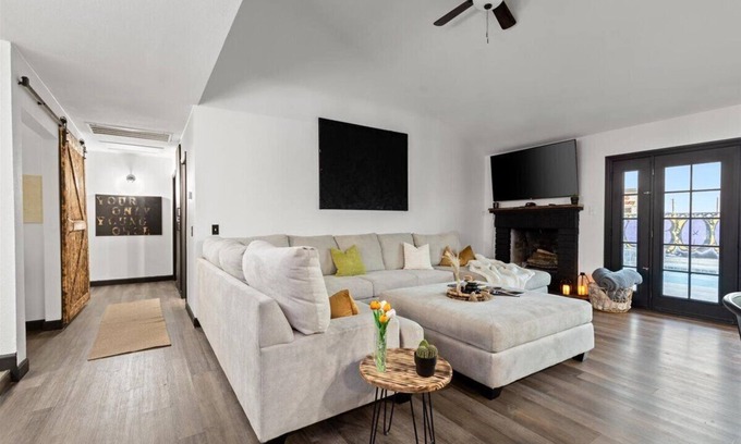 Paradise House | Casa Viva Las VegasnLuxury Vacation Rental