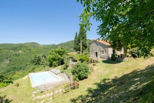 Castagneto Villa | Casale Mazzini by VacaVilla