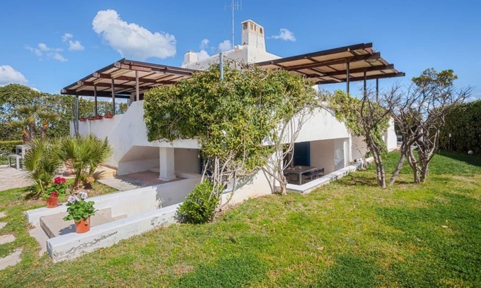 Mola di Bari Apartment | Casalmare Verde 1 STEP FROM THE SEA! Patio & garden