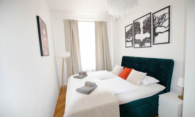 Friedrichstadt Apartment | CASARINA - Stilvoller Altbau in zentraler Lage