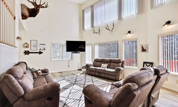 Cascade Cabin | Cascade Cabin Mountain Getaway with Private Beach