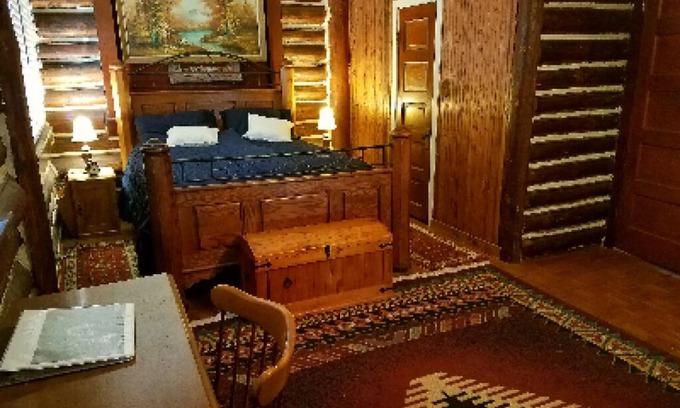 Colorado Springs Cabin | Cascade Log Cabin - Ensuite Standard