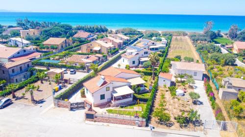 Piana Calzata House | Case Vacanze Mare Nostrum - Villas in front of the Beach with Pool