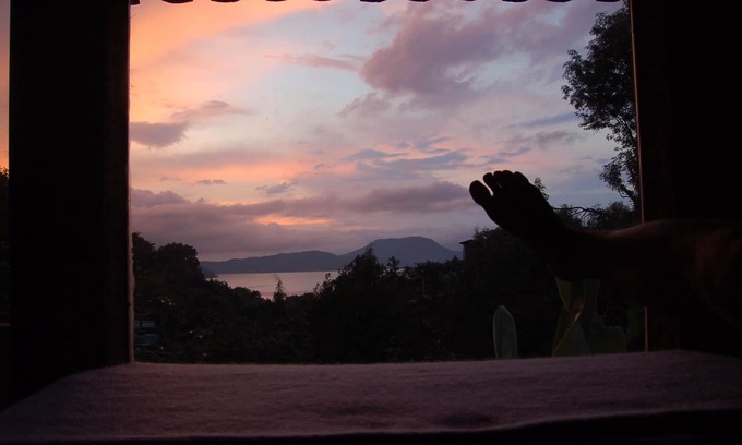 Valle de Bravo House | Casita Coporito overlooking the lake and stream