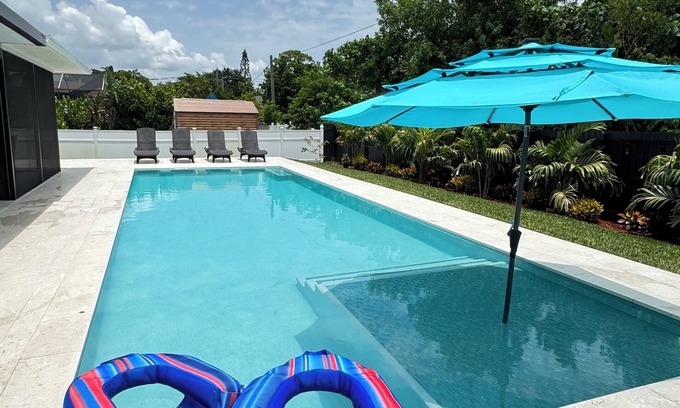 Three Oaks House | Casita Linda, 3BR, 2BA, Private heated Pool, Pet Friendly, Great location.