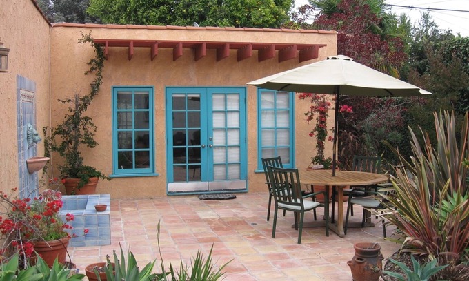 Mar Vista Cottage | Casita Mar Vista Private Guest House With Jacuzzi, Spanish Patio & Fountain