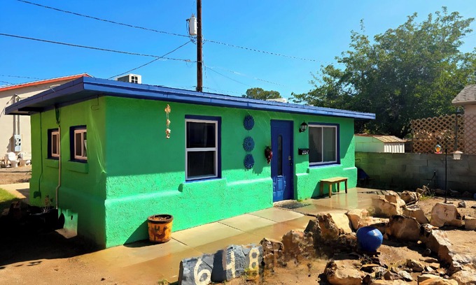 Las Cruces House | Casita Verde With a Private Yard, WiFi Ready and Pet Friendly