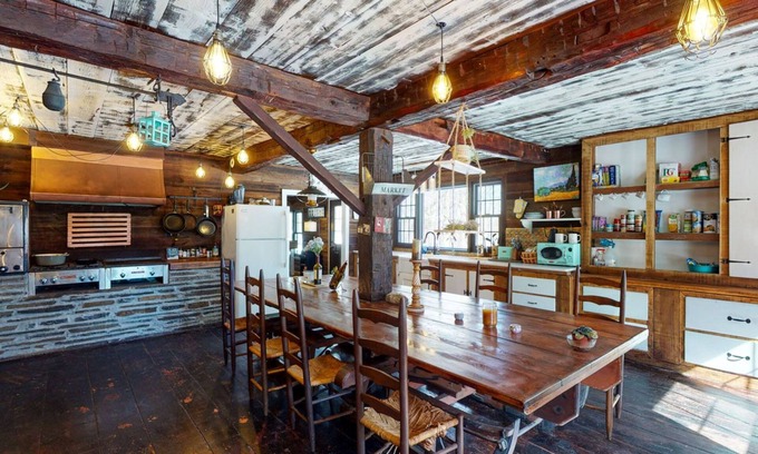 Clarksville House | Cass Hill Farmhouse Escape